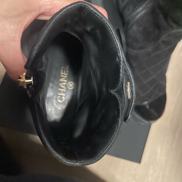 CHANEL 20K Suede Cap Toe Quilted CC Turnlock Flat Ankle Booties Boots Size 40 - Picture 5 of 8